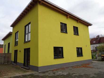 NEWER DUPLEX WITH NICE FEATURES! NEUWERTIGE DOPPELHAUSHÄLFTE MIT SEHR GUTER AUSSTATTUNG!