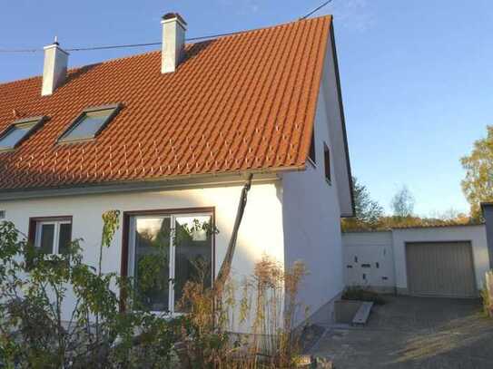 Sanierte DHH (Neubaustandard) - mit großem Garten und Garage sucht fröhliche Mieter :-)