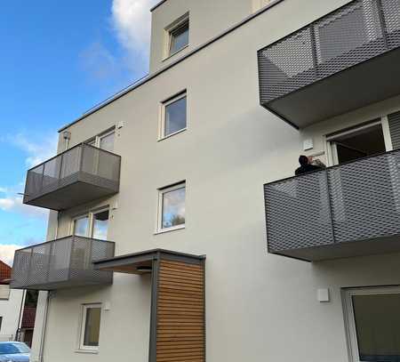 Helle Neubau 3-Zimmer-Wohnung (Nr. 2) mit Balkon u. Dachterrasse, in Landshut