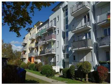 Exklusive, geräumige 1-Zimmer-Wohnung mit Balkon und EBK in Singen (Hohentwiel)