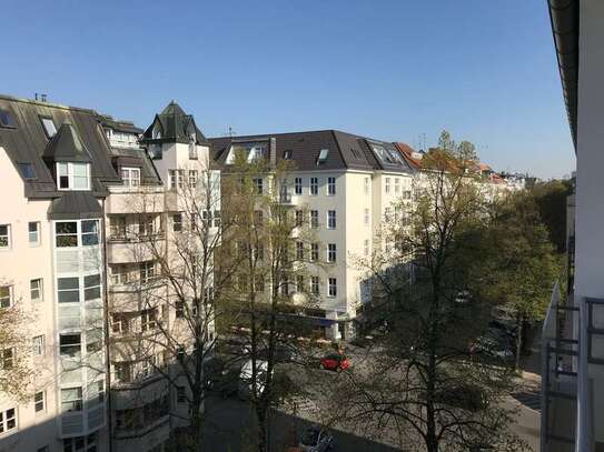 Wohnen über den Dächern von Berlin - Voll Möbliert + großer Balkon!!!