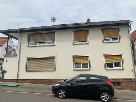 Gepflegte Wohnung, 3 Zimmer, EBK und Balkon, 1. OG in Schornsheim