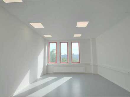 Neu renoviertes, helles Loft-Büro
