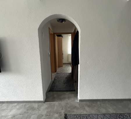 Vollständig renovierte Wohnung mit vier Zimmern und Einbauküche in Filderstadt