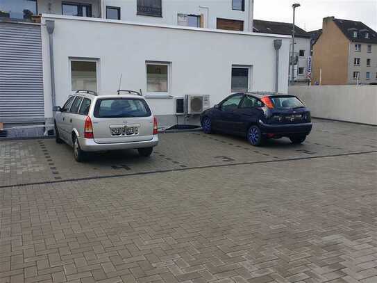 Neue Stellplätze mit E-Lade Vorbereitung auf Garagenhof