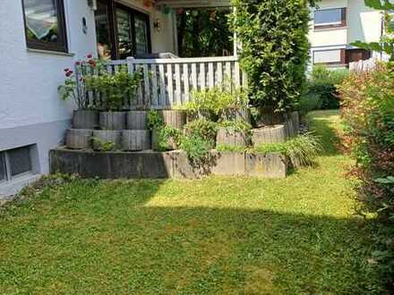 Schöne Erdgeschosswohnung mit Terrasse und Gartenzugang, inkl. Carport