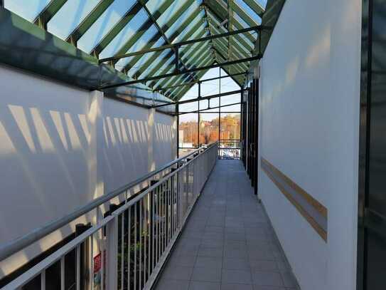 Gewerbeeinheit im Dienstleistungszentrum 35 m² im Obergeschoss