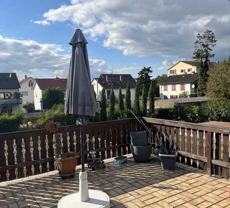 Exklusive 4 Zimmer Wohnung mit riesigem Sonnenbalkon in bester Lage zu vermieten