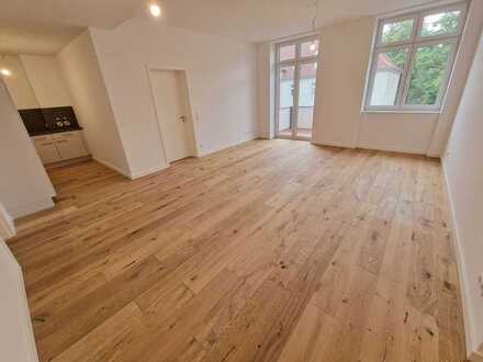 *NEUBAUOBJEKT* Hochwertige Luxus-4-Zimmerwohnung mit Parkett, gr. Balkon & Einbauküche *Erstbezug*