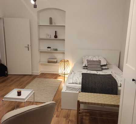 Stilvolle 1-Zimmer-Wohnung mit gehobener Innenausstattung in Berlin Adlershof (Treptow)