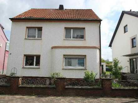 Schicke, modernisierte 3-Zimmerwohnung im OG eines gepflegten ZFH in St. Augustin Buisdorf