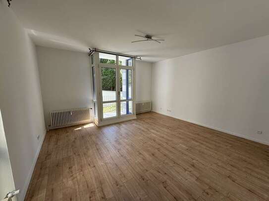 **Helle 1-Raum Wohnung mit EBK und Balkon**