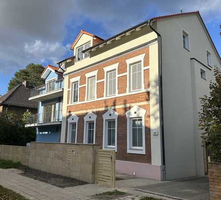 ! Neubau - DG Wohnung mit großem Balkon !