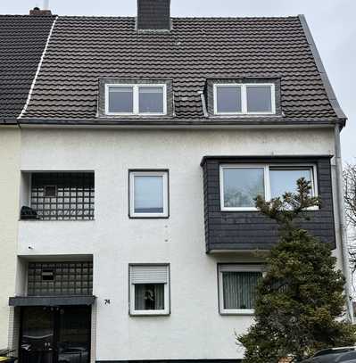 Köln (Merheim), gepflegtes 4-Familienhaus mit Ausbauperspektive im Spitzboden