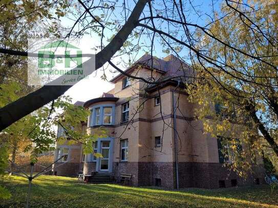 Süße 3 Raum-Dachwohnung mit ca. 62 qm auf großem Gartengrundstück