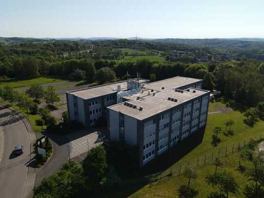 Büroimmobilie mit Erweiterungsflächen (33.500 m² im Gewerbegebiet)