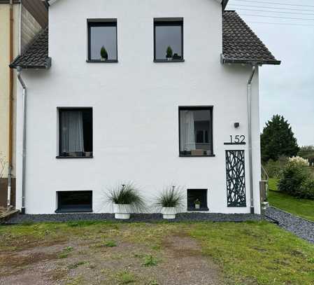 Einseitig angebautes Einfamilienhaus in idyllischer Südwestlage mit Fernblick