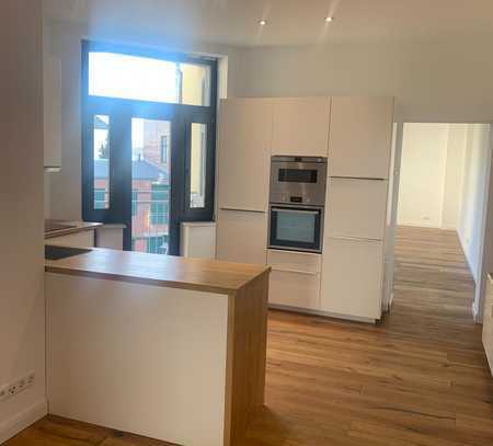 Exklusive 3-Raum-Wohnung mit gehobener Innenausstattung mit EBK in Düsseldorf