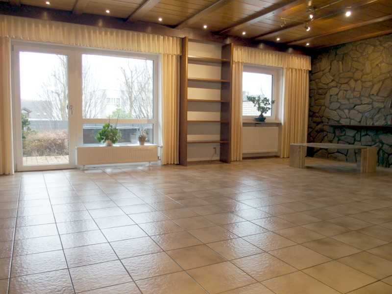                                                               Paradies f&uuml;r Familien !! Wundersch&ouml;ne Doppelhaush&auml;lfte in idealer S&uuml;dlage mit s&hellip;                                                       in Haibach (Aschaffenburg)