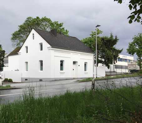 FREISTEHENDES EIN-, ZWEIFAMILIENHAUS NÄHE BREITSCHEIDER KREUZ