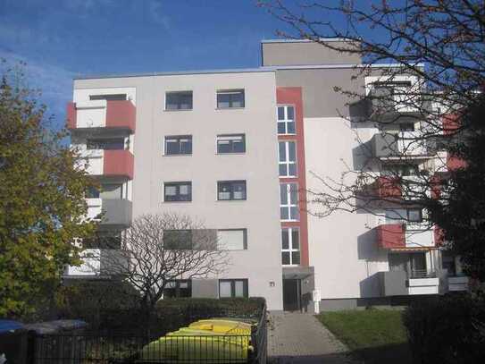 Schicke Erdgeschosswohnung mit Terrasse und Gartenanteil!