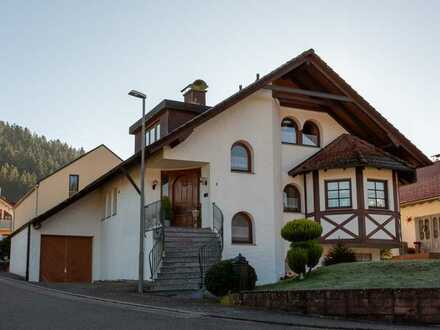 Gepflegtes Einfamilienhaus mit Einliegerwohnung in Sonnenlage von Schiltach