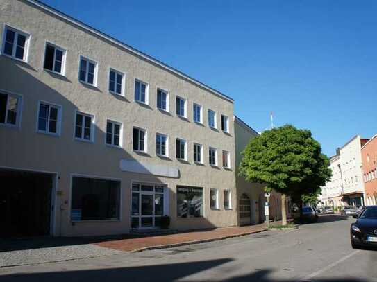 ... modern gestaltete 3-Zi-Wohnung in ruhiger Altstadtlage mit Südbalkon ...