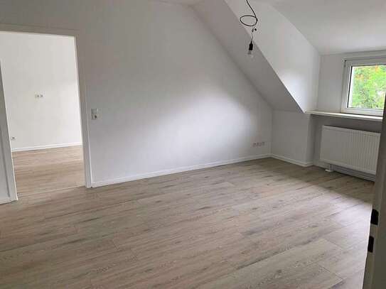 Dachgeschosswohnung mit 2 Zimmern u. 64 m² Wfl.