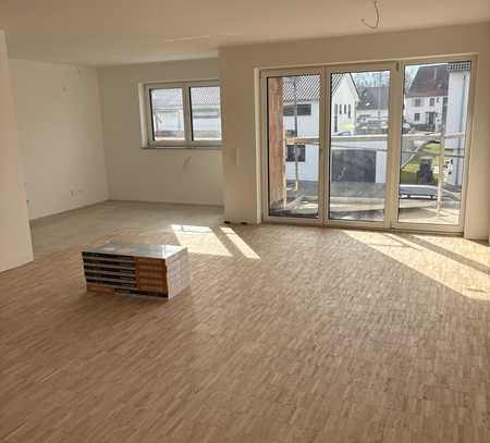 *Erstbezug* Moderne & helle 3-Zimmer Wohnung mit Balkon, EBK und 2 Stellplätzen in Metzingen