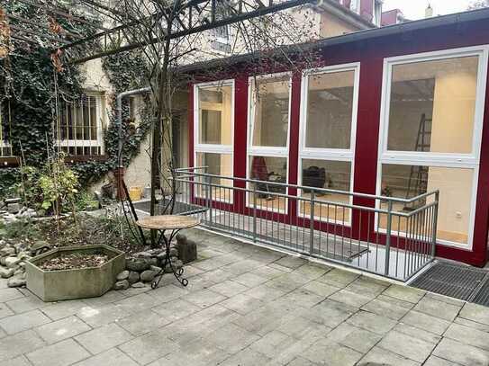 Idyllische Hoflage nahe Poccistr: Erstbezug 2-Zimmer-Haus für Praxis / Büro /Studio