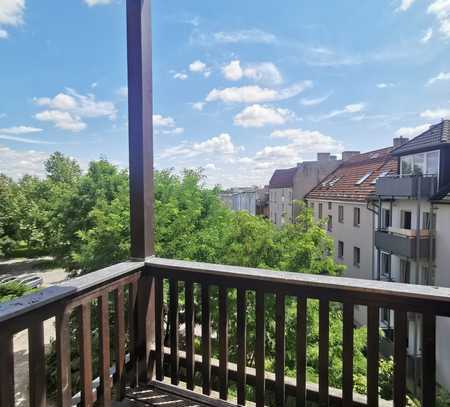 zentral gelegene 3-Raumwohnung mit Balkon und neuer, moderner Einbauküche