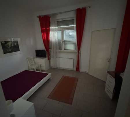 9219 l Hochparterre 4 Zimmer Altbauwohnung in FFM- Rödelheim