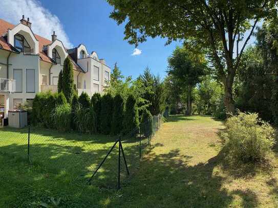 Schöne Wohnung mit eigenem Garten, riesiger Terrasse und direkter Feldrandlage.