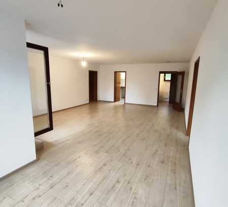 Komplett renoviert: 3-Zimmer Terrassenwhg. ca. 120 m² Wfl. inkl. Aufzug, 2x Stellplatz & 2x Keller