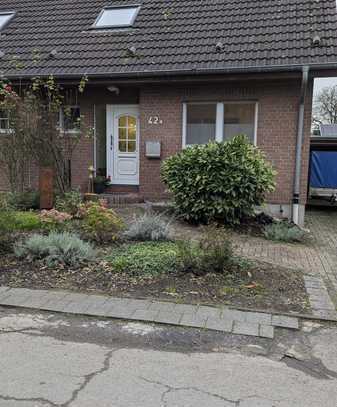 GERÄUMIG !!! DHH in guter Aufteilung auf 5 Z., Garten, Keller, Garage, in gewachsener Lage