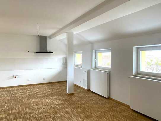 TOP-renovierte, gut geschnittene 2-Zimmer-Wohnung mit Charme , in Milbertshofen