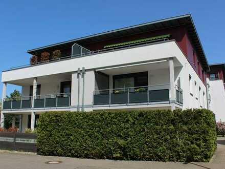 Neuwertige 3,5-Zi-Penthousewohnung mit Dachterrasse und TG-Stellplatz in ruhiger Lage