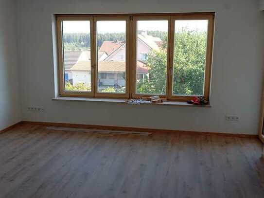 Voranzeige einer 4 Zimmerwohnung im 1.OG mit großer Dachterrasse: