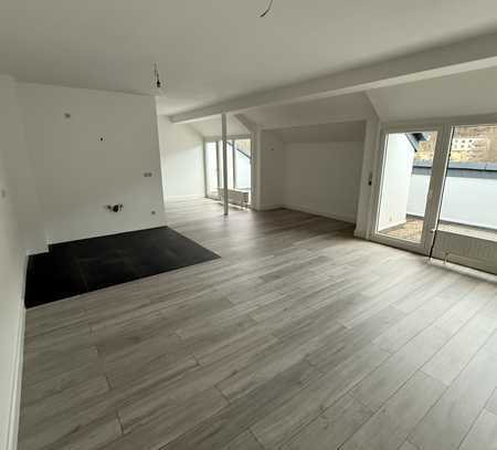 Frisch sanierte 2-Raum-Penthouse-Wohnung mit Balkon in Schlangenbad