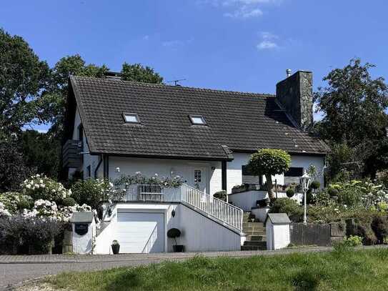 Freistehendes Architekten-Haus in Hang-Lage + Liebhaber-Garten + einzigartiger Weitblick...