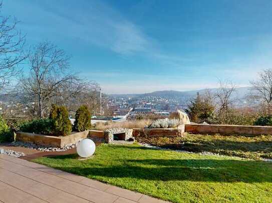 Traumhafte 3,5 Zi-Wohnung mit grossem Garten und Panoramaview Carportstellplatz am Tüllinger