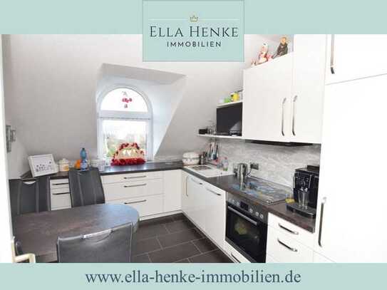 Moderne, helle Maisonette-Wohnung mit Balkon + ausgebautem Spitzboden...