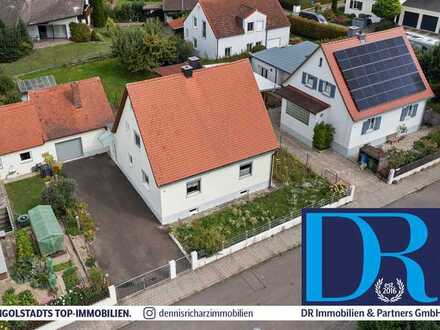 Einfamilienhaus in Hundszell mit großem Grundstück, Garage und Freisitz!