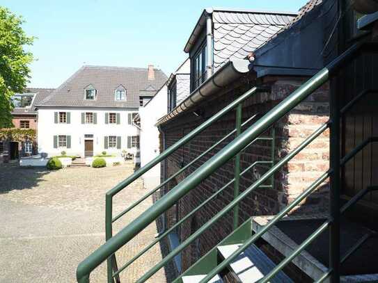 Schöne Dachgeschosswohnung auf denkmalgeschütztem Gutshof in Freimersdorf