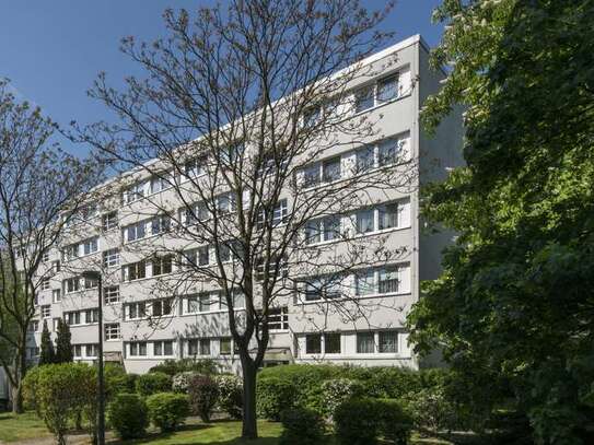 Modernisierte 3 Zimmerwohnung mit Einbauküche und Balkon nahe Obersee, Lichtenberg