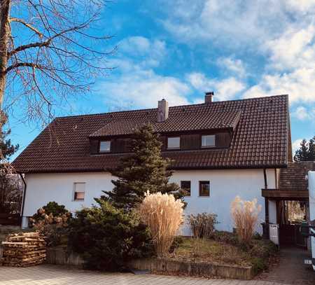 Schönes, freistehendes Zweifamilienhaus mit großem Grundstück 1552 m² in Bad Boll