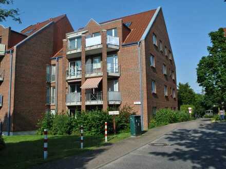 Stilvolle 2-Zimmer-Erdgeschosswohnung mit Balkon und EBK in Pinneberg