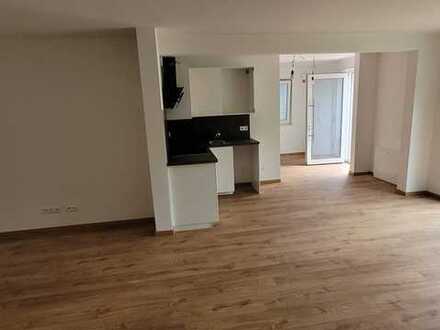 geräumige Wohnung in Neubau mit Einbauküche - Erstbezug -