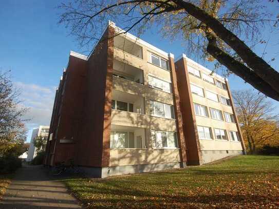 Stilvolle 4 Zimmerwohnung mit Balkon in grüner Lage von Wolfsburg-Detmerode