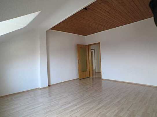 Schöne 3-Raum-DG-Whg. in Essen-Altenessen (72m² + 12m² Spitzboden)